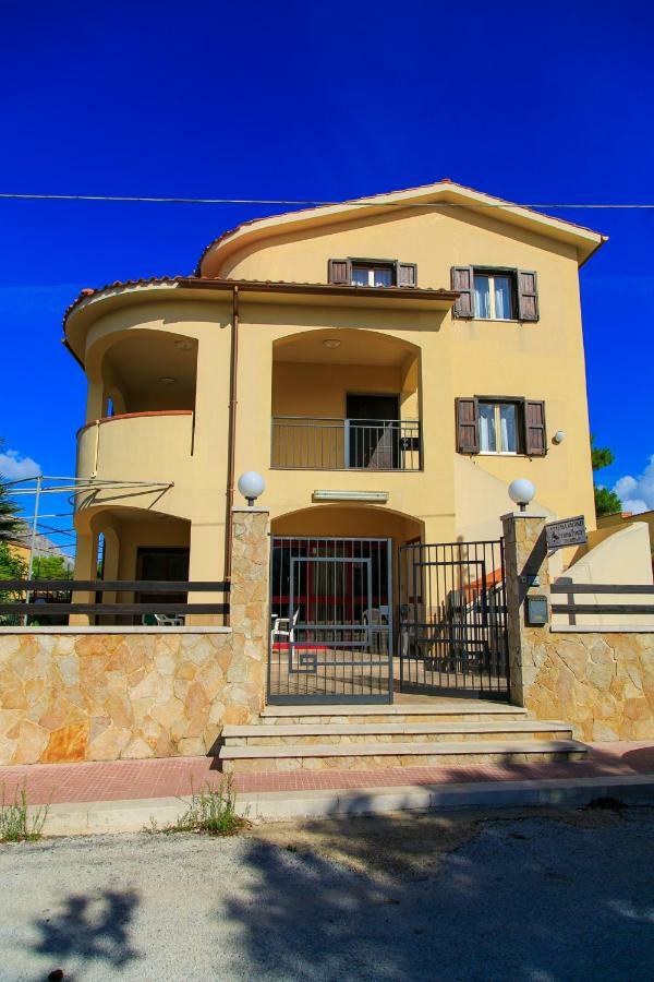 ヴァルデーリチェ Casa Vacanze L'Orizzonteアパートホテル エクステリア 写真