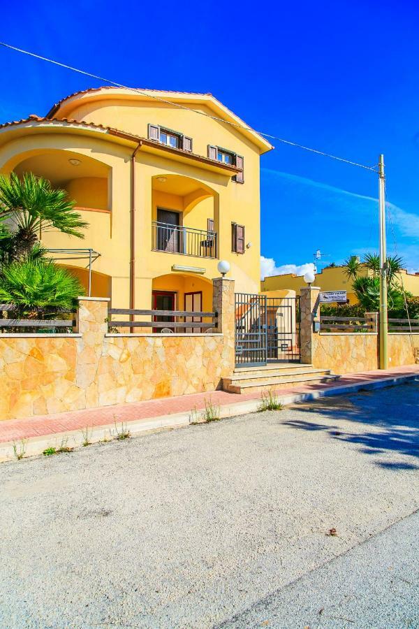 ヴァルデーリチェ Casa Vacanze L'Orizzonteアパートホテル エクステリア 写真