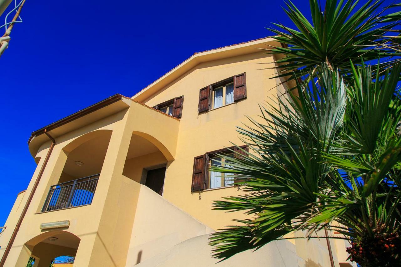 ヴァルデーリチェ Casa Vacanze L'Orizzonteアパートホテル エクステリア 写真